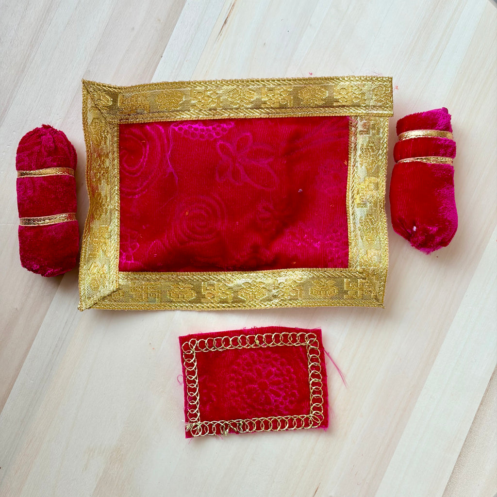 Velvet gaadi with round pillows and mat set, 6x5 inch - KS20