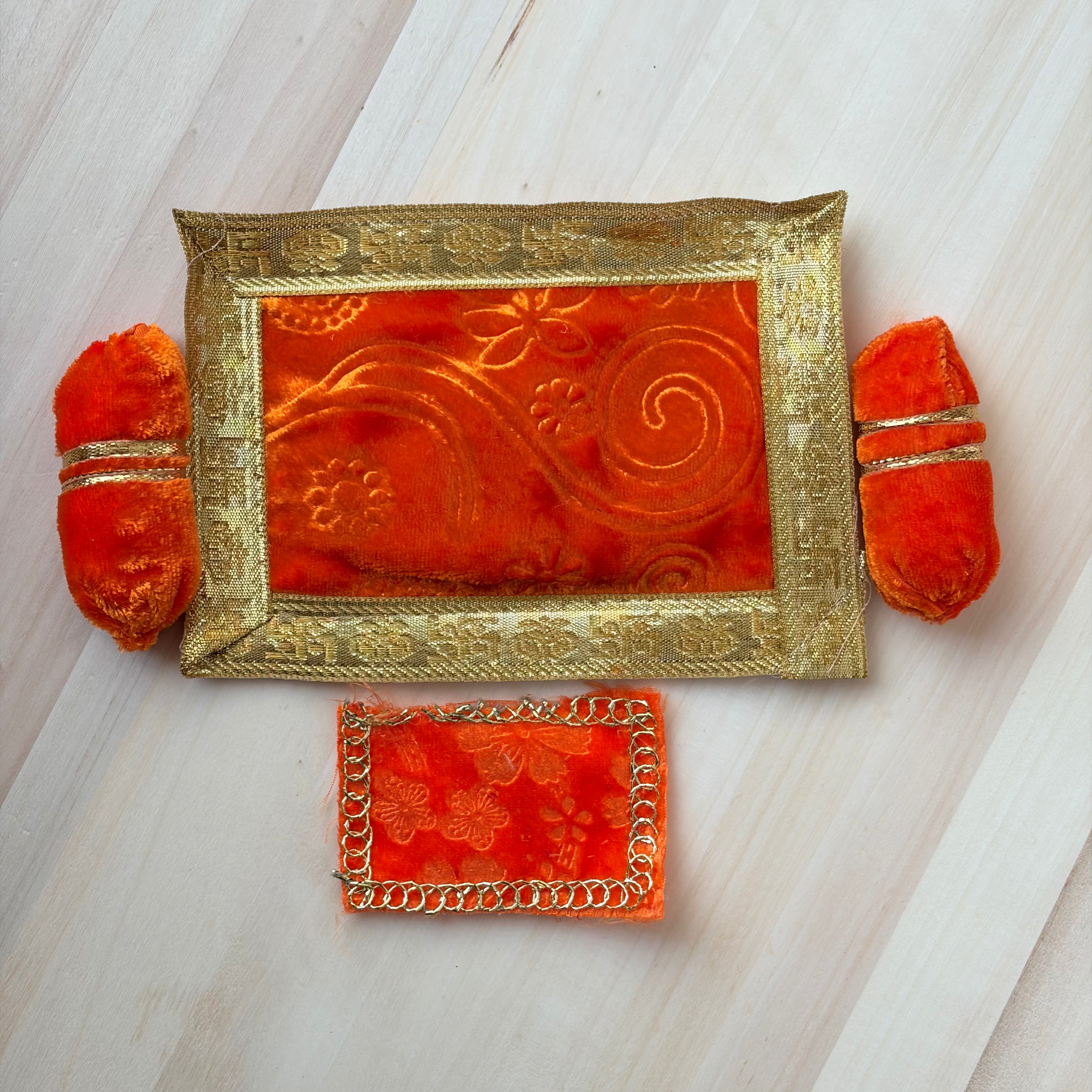 Velvet gaadi with round pillows and mat set, 6x5 inch - KS20