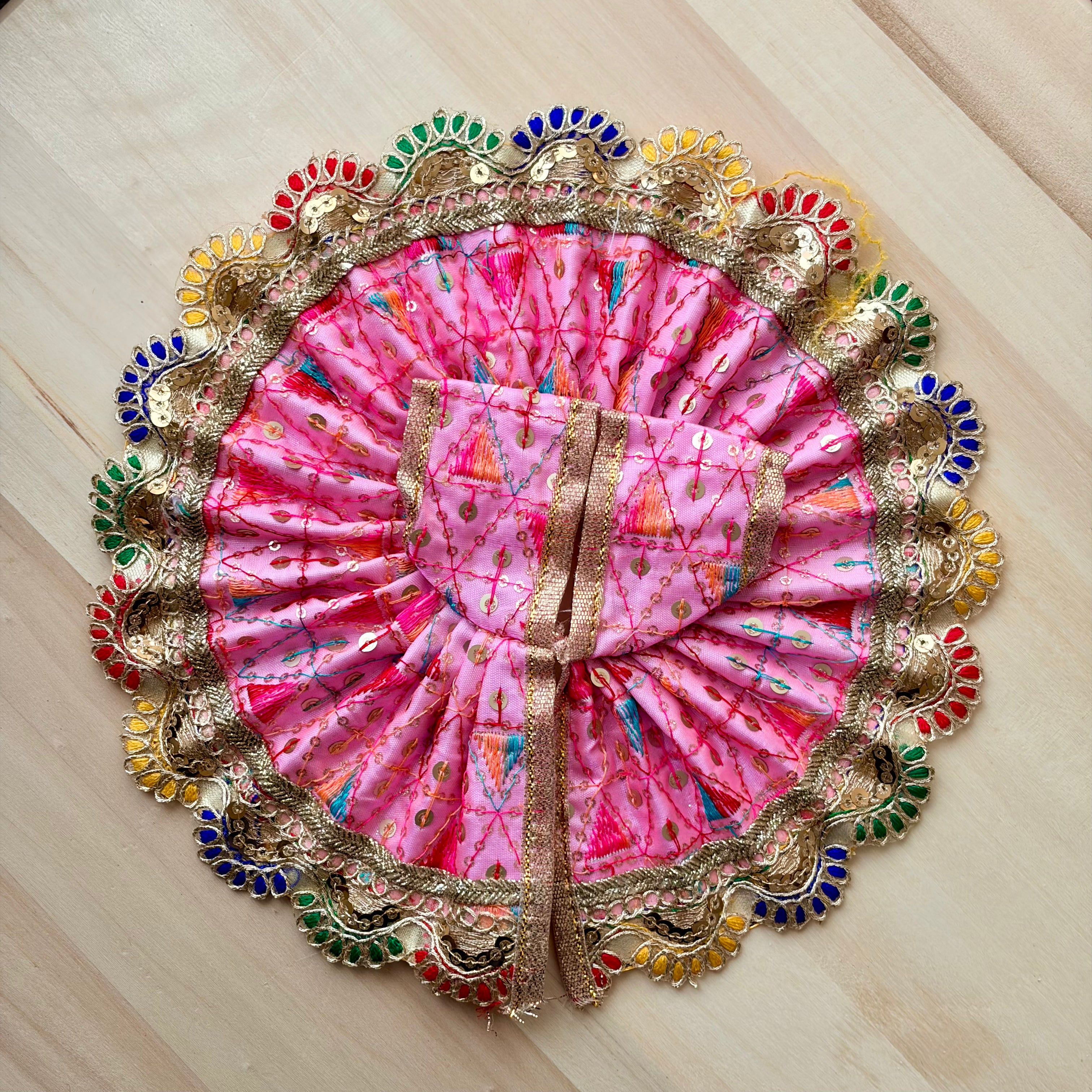 Fine thead work with multi colour border - Size 4 - KS6