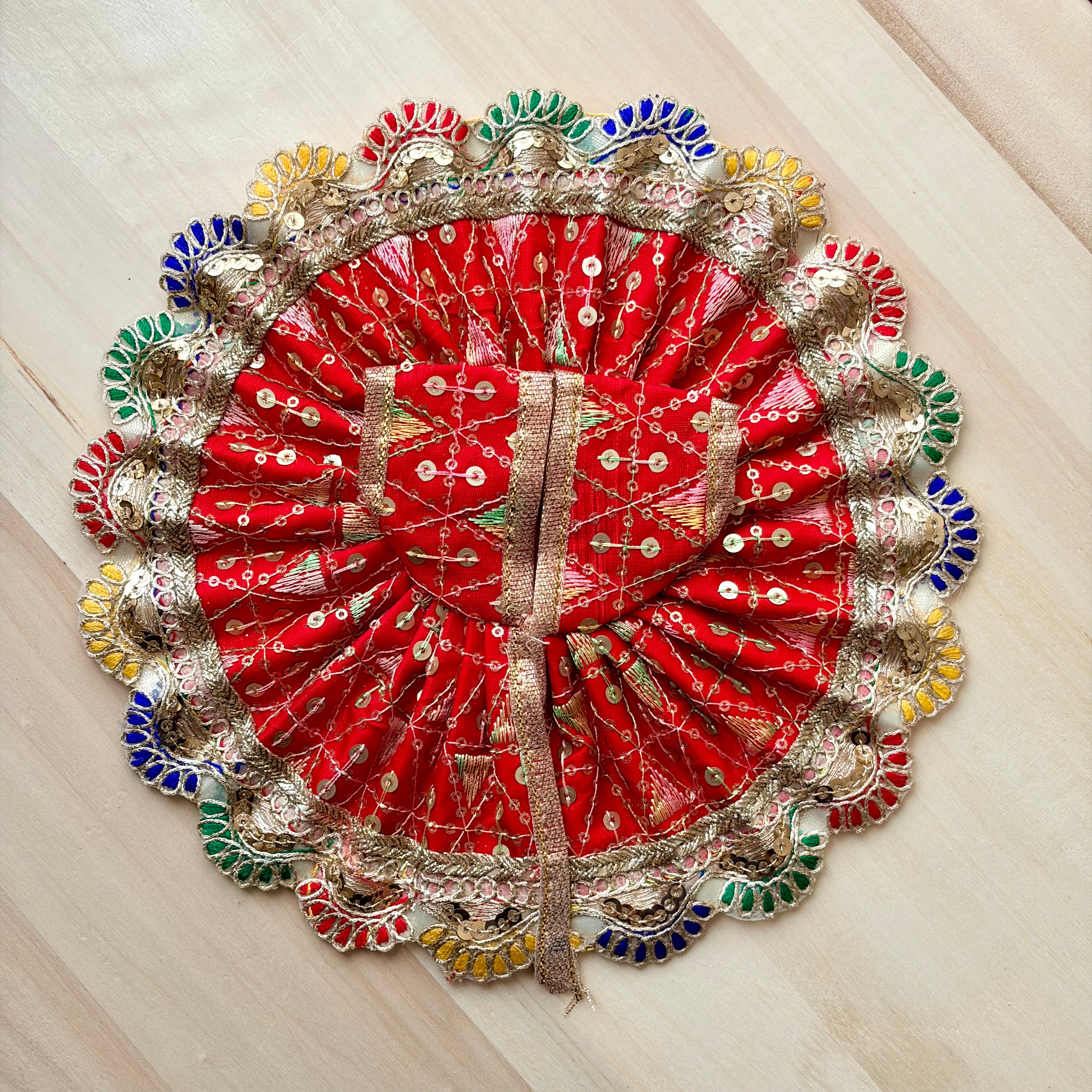 Fine thead work with multi colour border - Size 4 - KS6